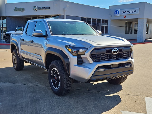 2025 Toyota Tacoma SR5's photo