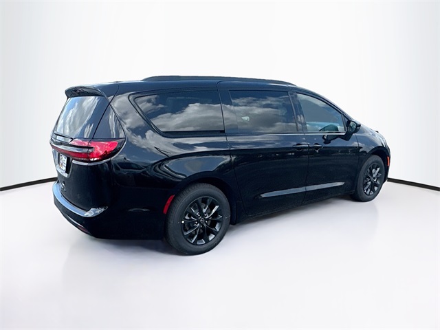 2025 Chrysler Pacifica photo 4