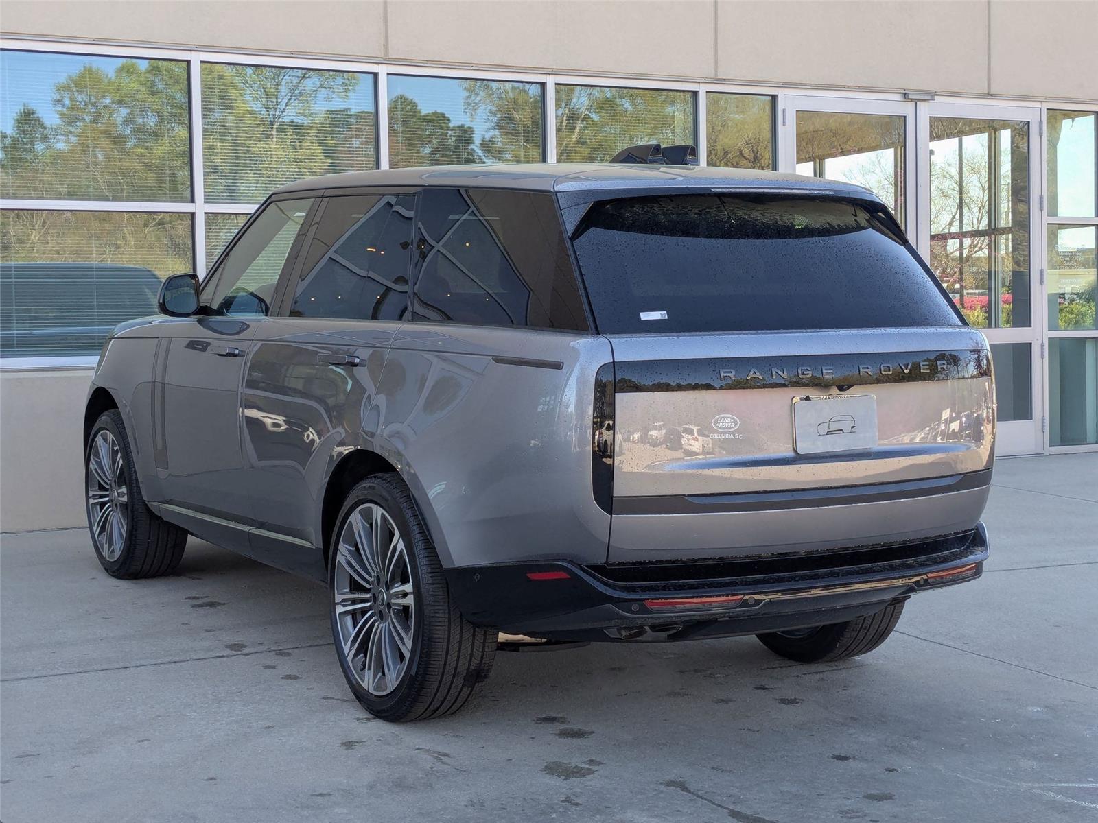 2025 Land Rover Range Rover SE photo 4