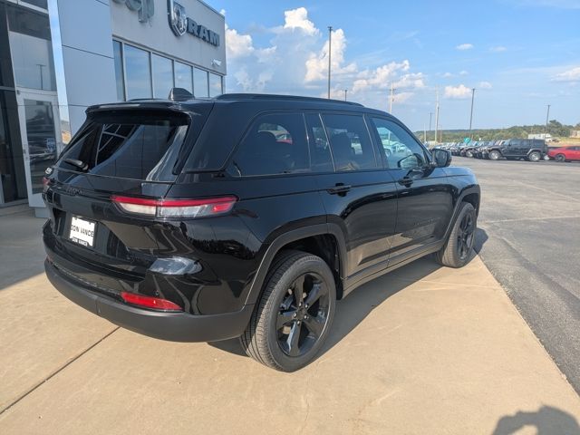 2025 Jeep Grand Cherokee Limited photo 3
