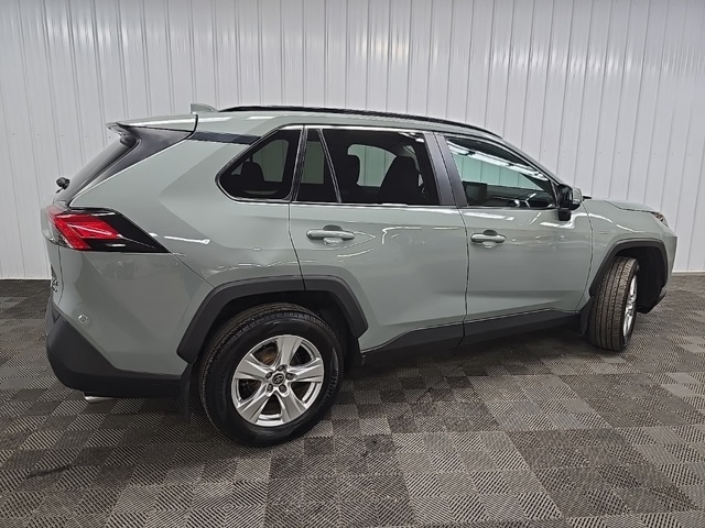2021 Toyota RAV4 XLE photo 2