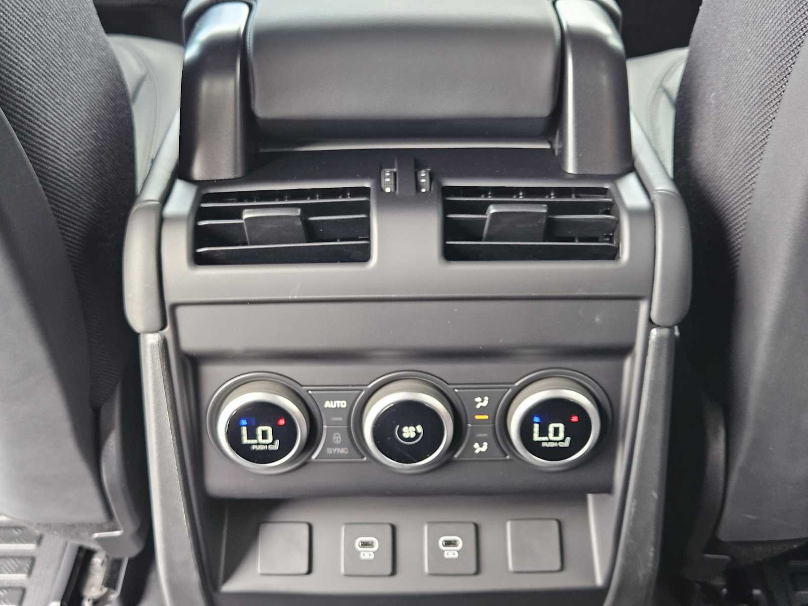 2025 Land Rover Defender 110 X photo 24