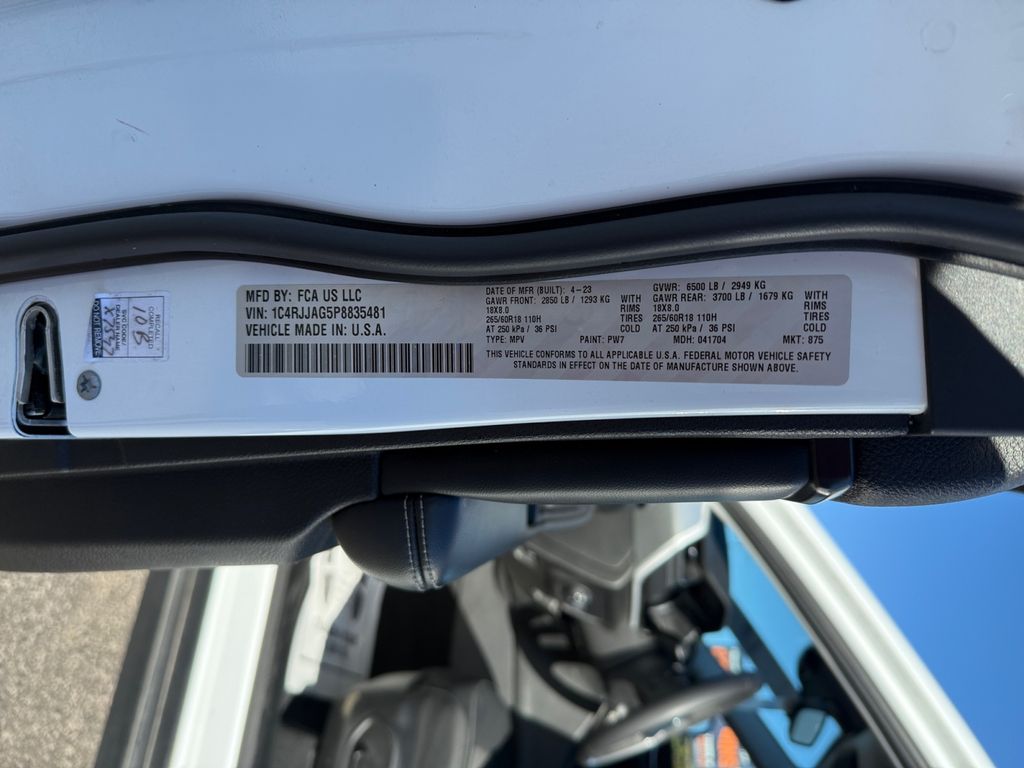 2023 Jeep Grand Cherokee Laredo photo 19