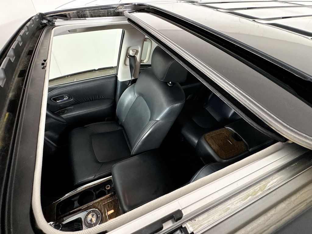 2015 Infiniti QX80 photo 21