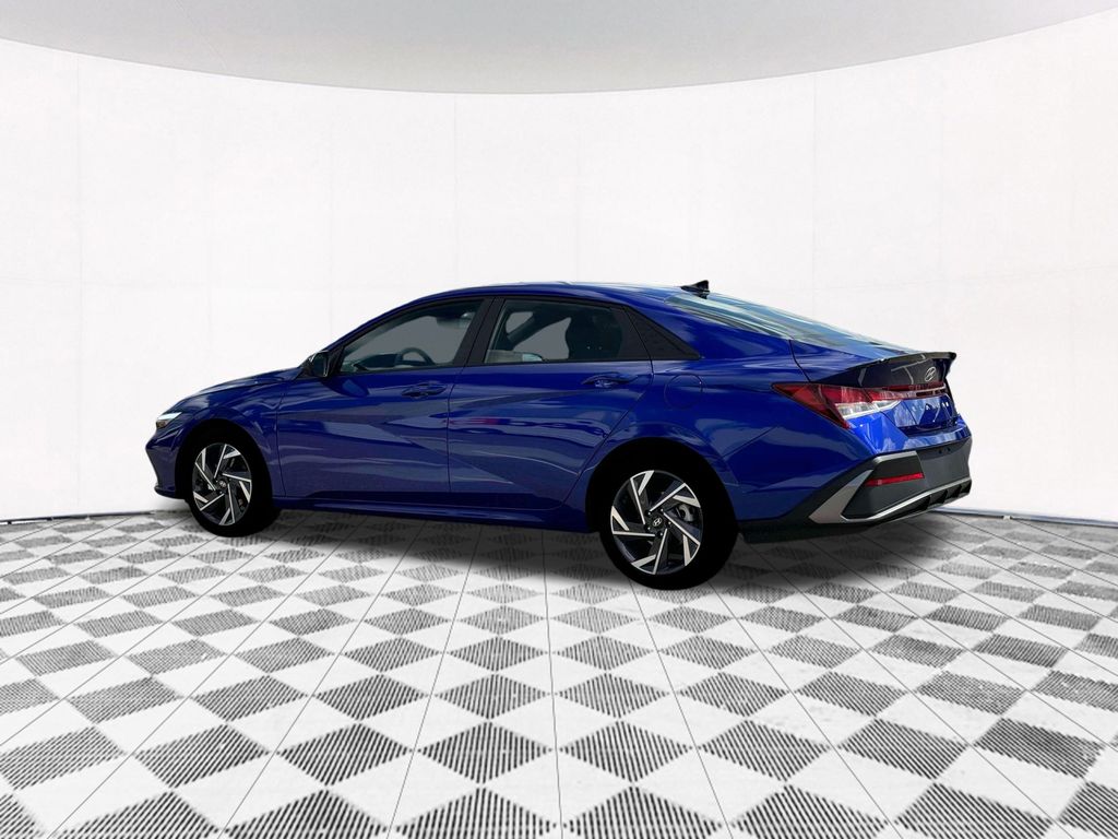 2025 Hyundai Elantra SEL Sport photo 4