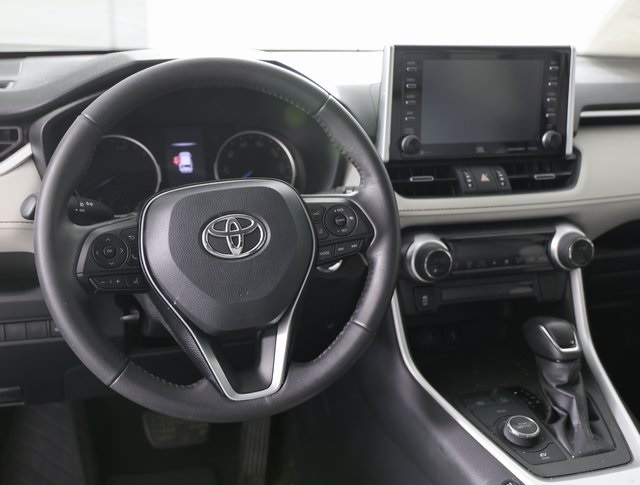 2021 Toyota RAV4 Hybrid XLE Premium photo 3