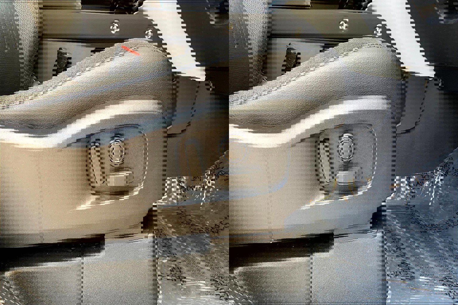 2020 Land Rover Defender SE photo 33
