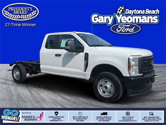 2025 Ford F-350 Super Duty Chassis Cab XL's photo