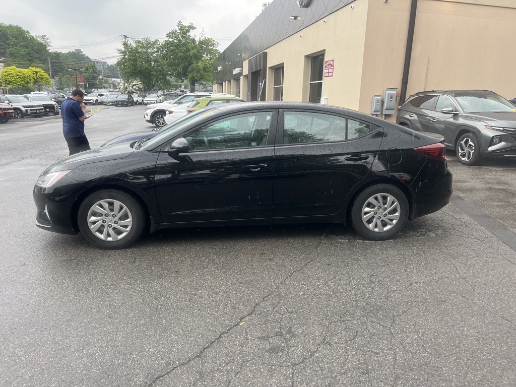 2020 Hyundai Elantra SE photo 3