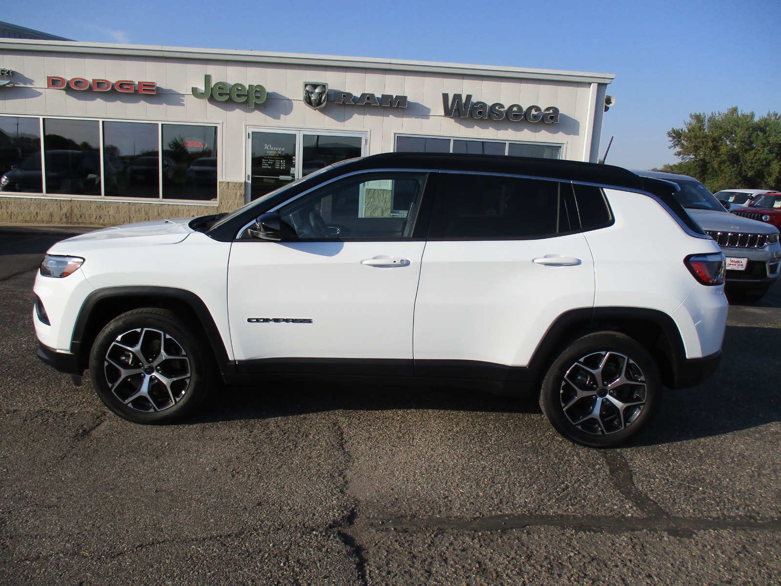 2025 Jeep Compass Limited photo 2
