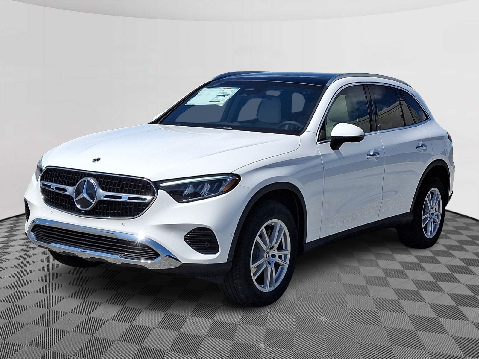 2025 Mercedes Benz GLC 300 4MATIC photo 2