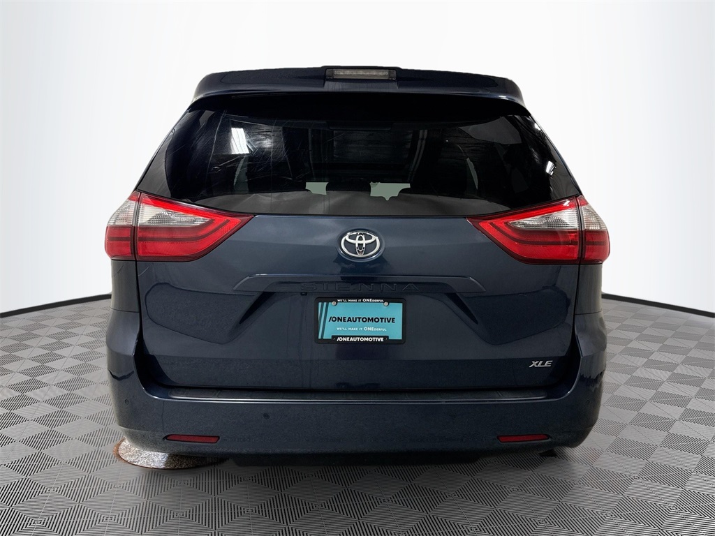 2020 Toyota Sienna XLE photo 7