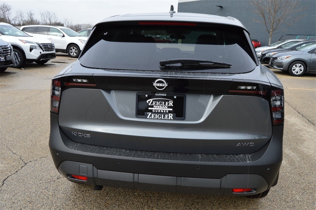 2025 Nissan Kicks SV photo 4