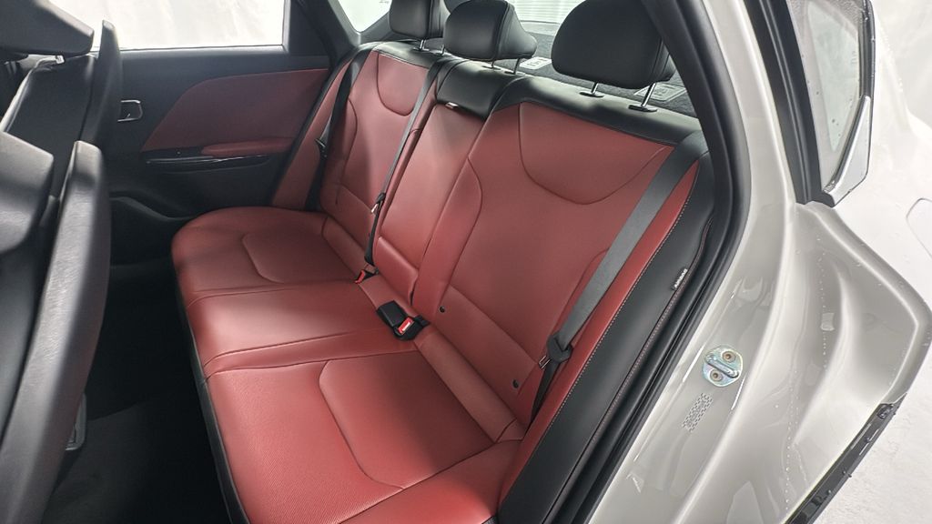 2025 Kia K4 GT-Line photo 12