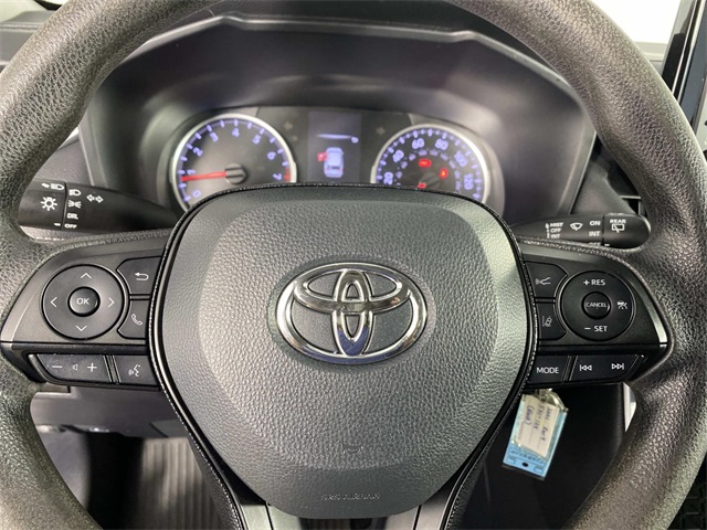 2021 Toyota RAV4 LE photo 13