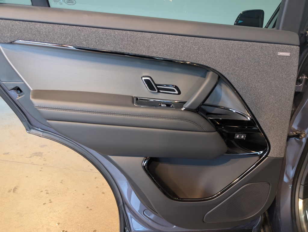 2025 Land Rover Range Rover Sport SE photo 14