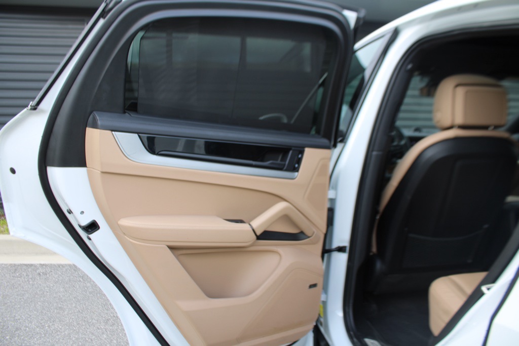 2024 Porsche Cayenne Coupe S photo 33