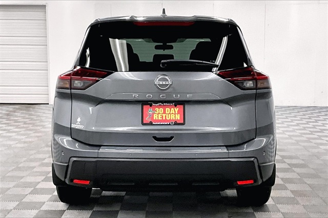 2025 Nissan Rogue SV photo 4