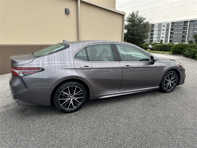 2022 Toyota Camry SE photo 2