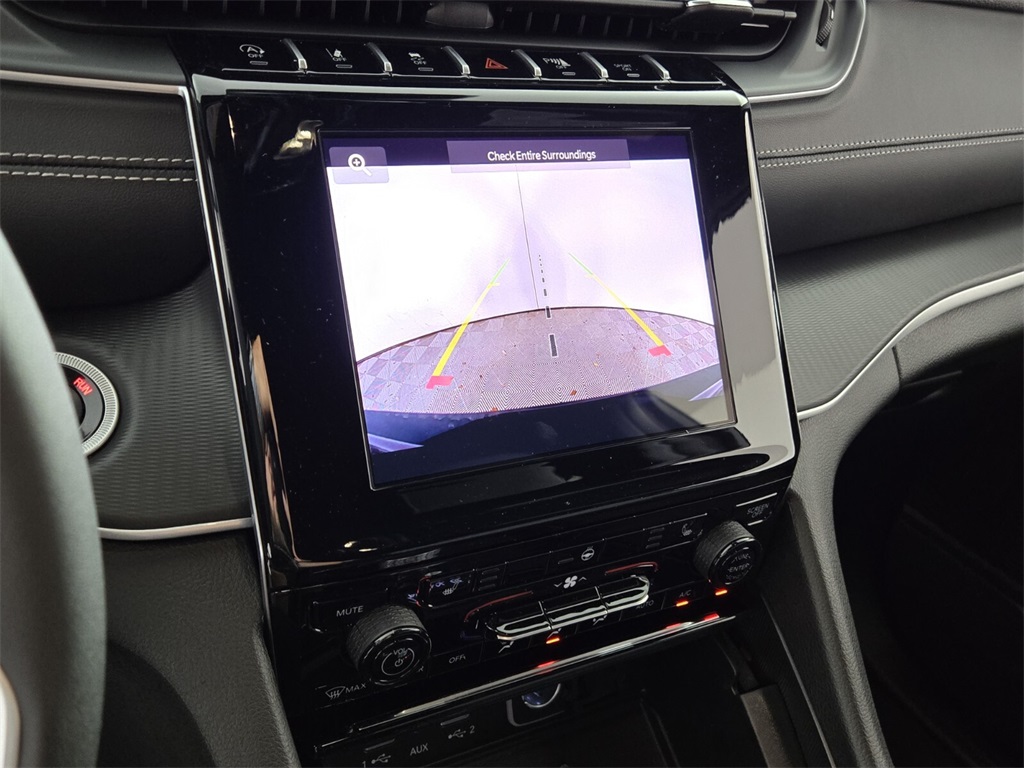 2025 Jeep Grand Cherokee Laredo Altitude photo 10
