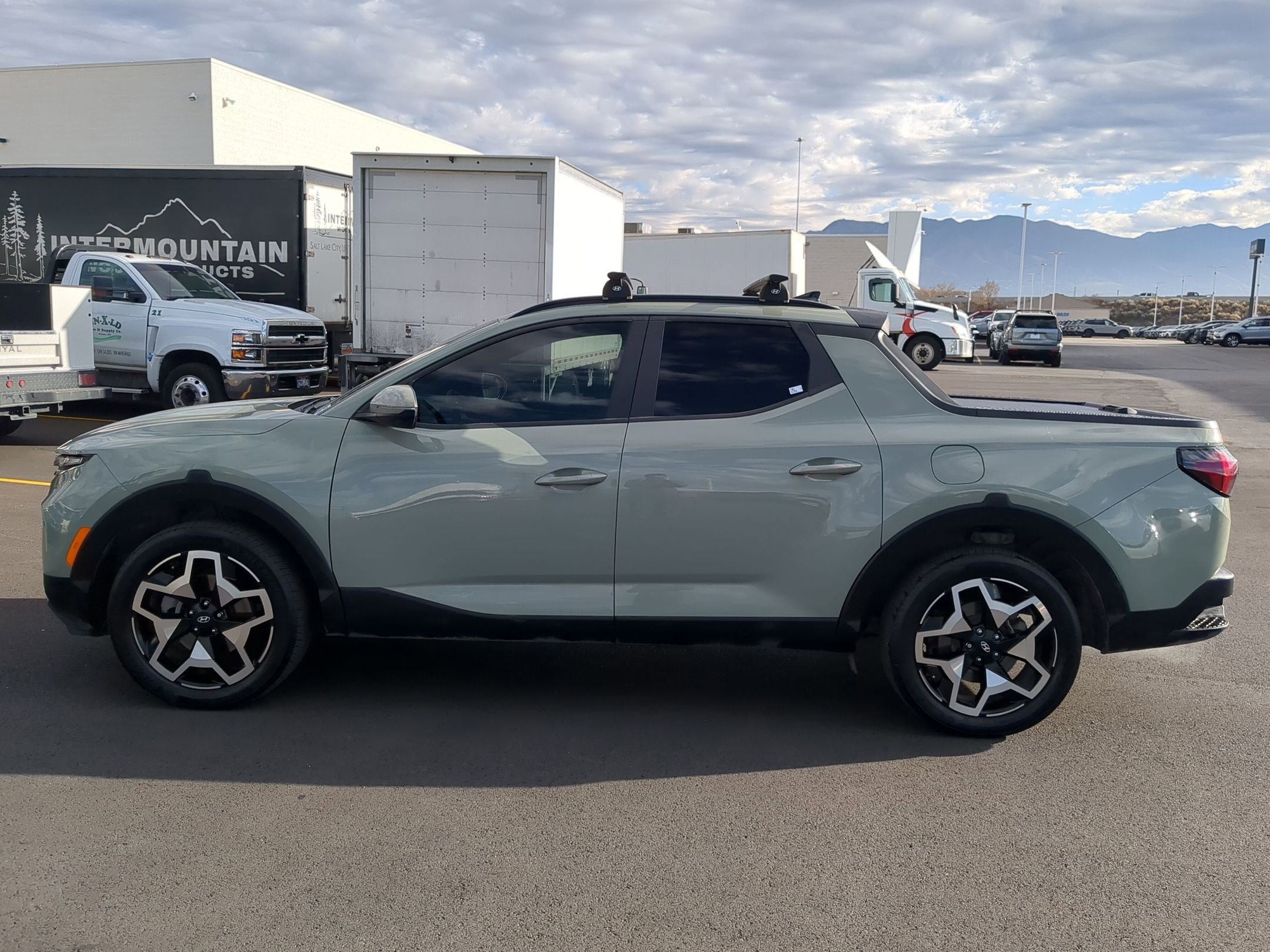 2023 Hyundai Santa Cruz Limited photo 2