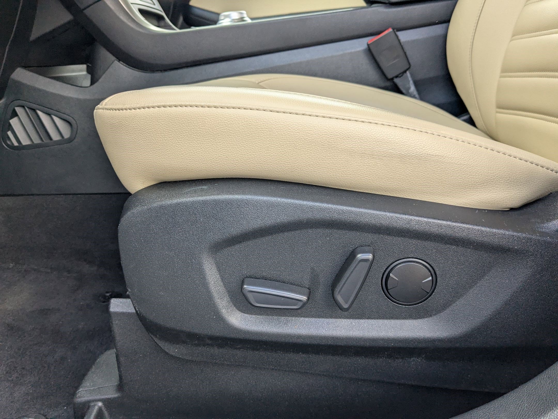 2021 Ford Edge SEL photo 24