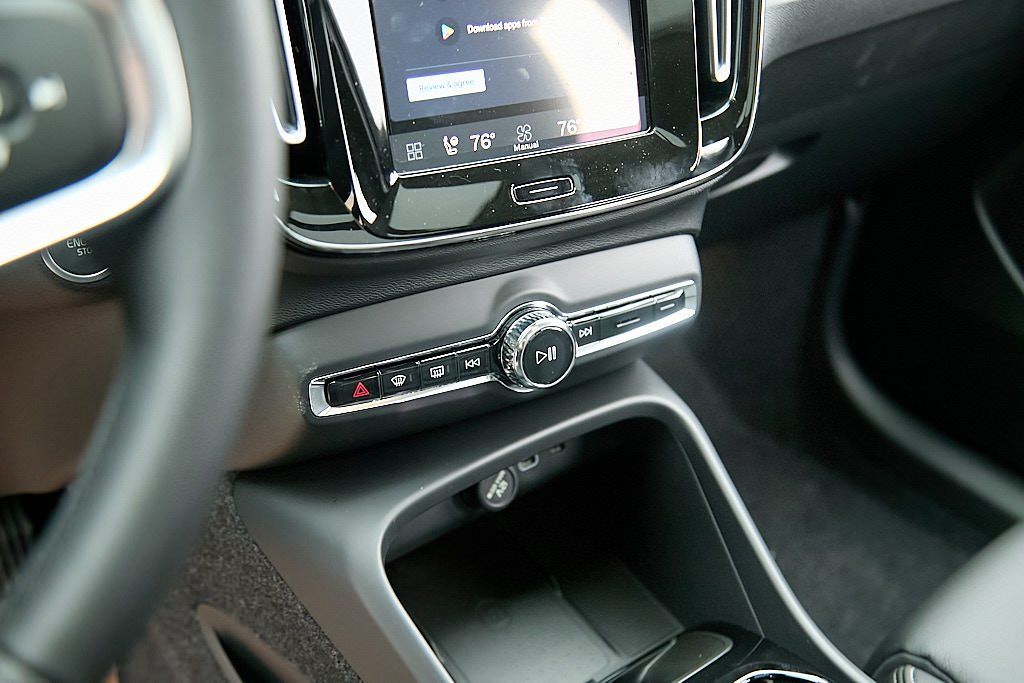 2026 VOLVO XC40 - Image 15