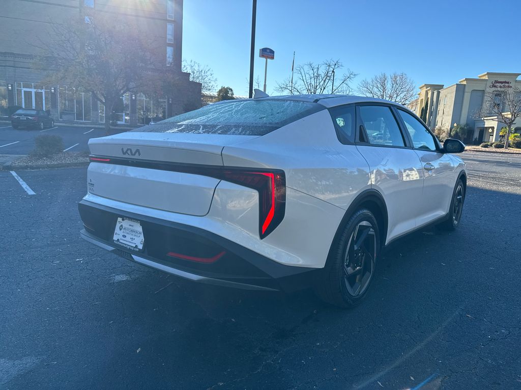 2025 Kia K4 EX photo 2