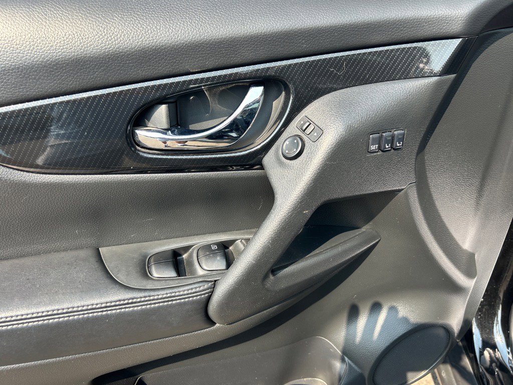 2020 Nissan Rogue SL photo 16