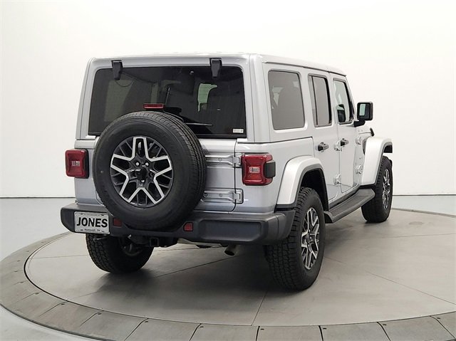 2024 Jeep Wrangler Sahara photo 6