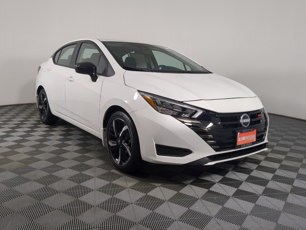 2025 Nissan Versa Sedan SR's photo