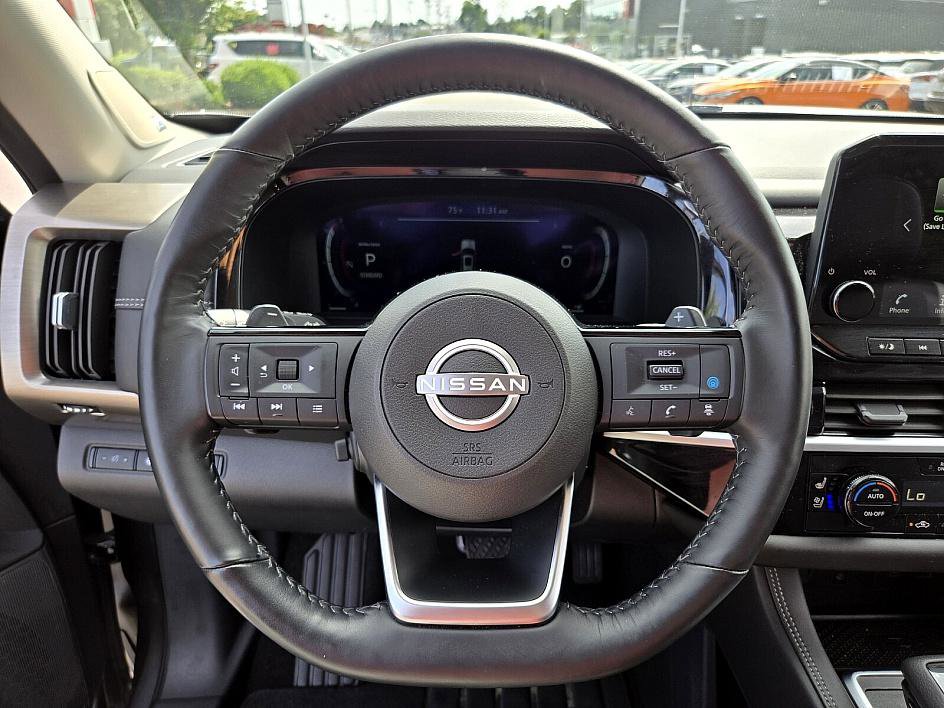 2024 Nissan Pathfinder Platinum photo 16