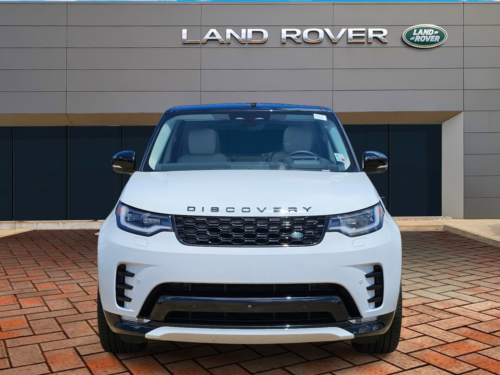 2025 Land Rover Discovery SE photo 2