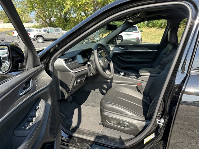 2025 Jeep Grand Cherokee L photo 38