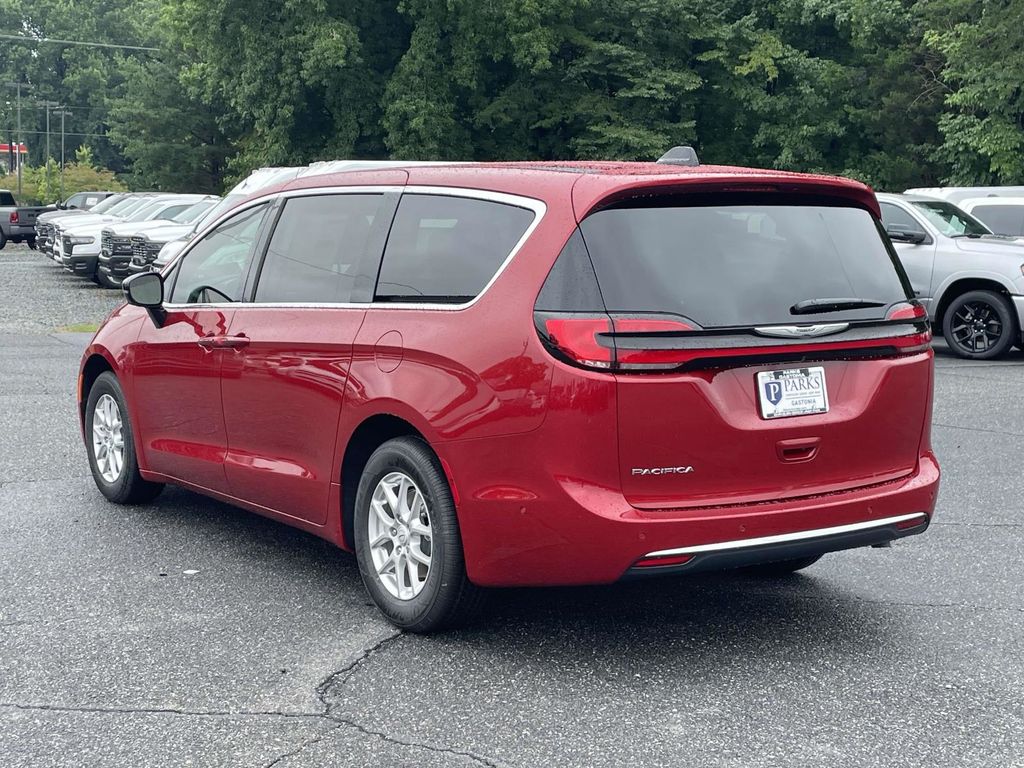 2025 Chrysler Pacifica photo 4