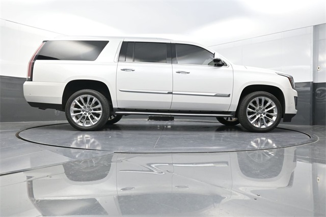 2017 Cadillac Escalade ESV Luxury photo 34