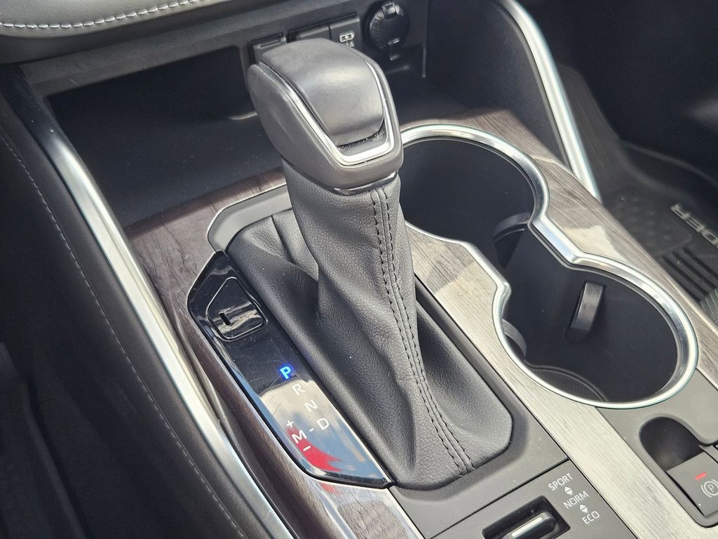 2021 Toyota Highlander Limited photo 17