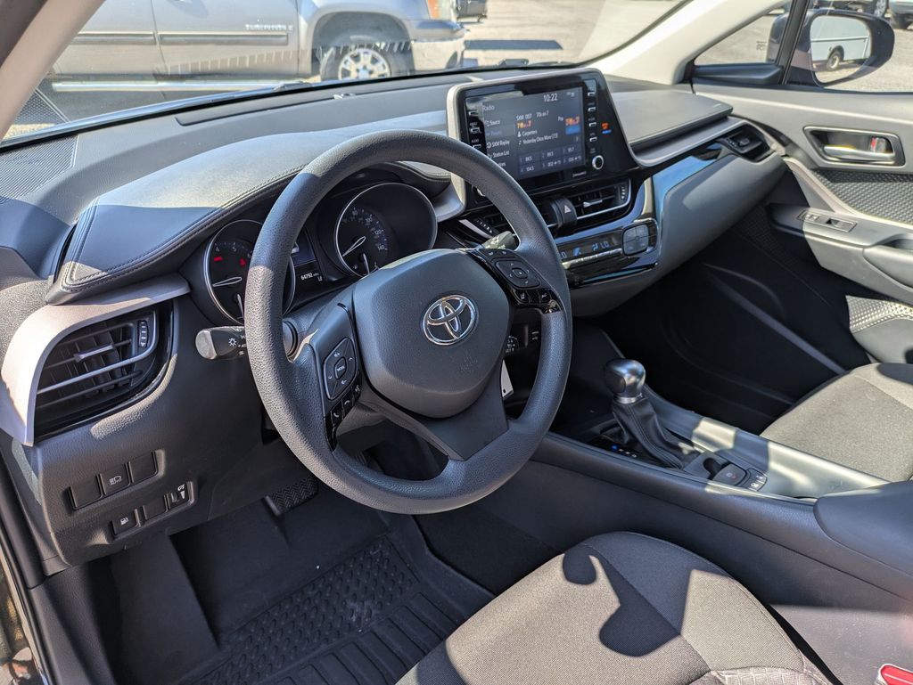 2021 Toyota C-HR LE photo 10