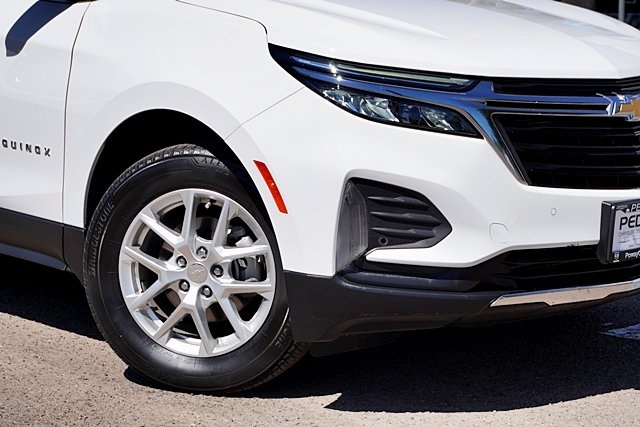 2024 Chevrolet Equinox LT photo 3