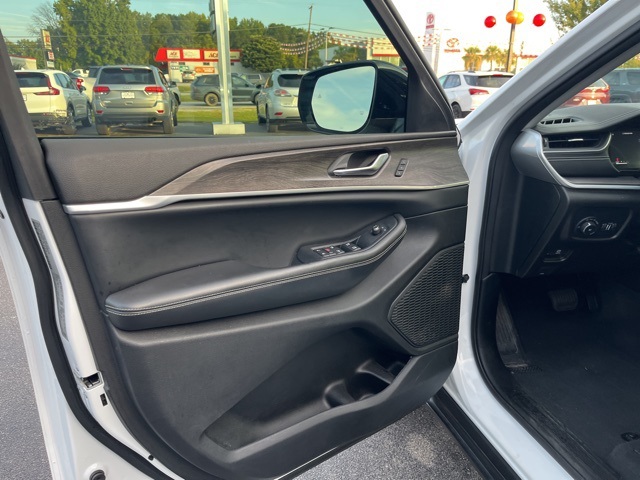 2023 Jeep Grand Cherokee Limited photo 2
