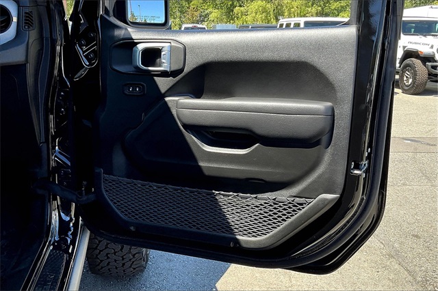 2025 Jeep Wrangler Willys photo 25