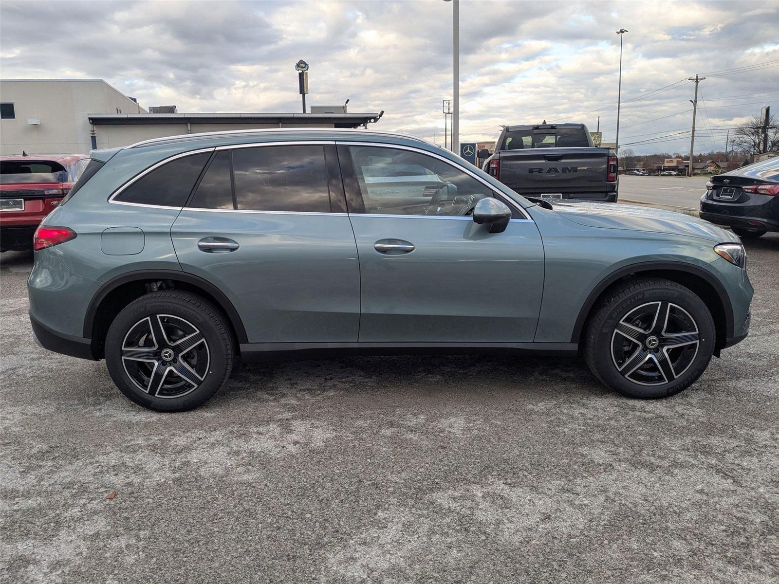 2026 Mercedes Benz GLC 300 4MATIC photo 4