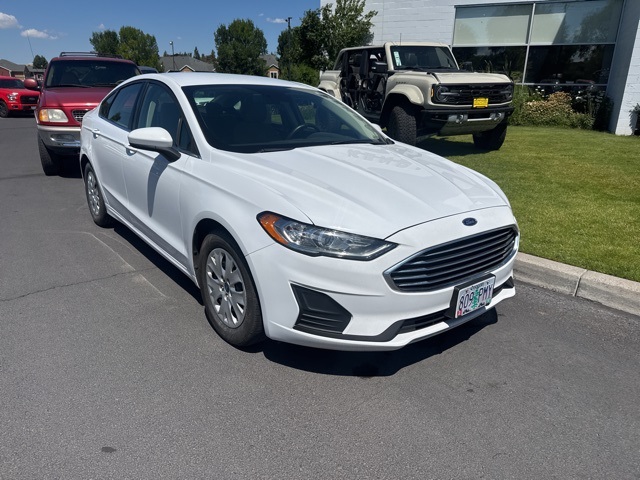 2019 Ford Fusion S photo 2
