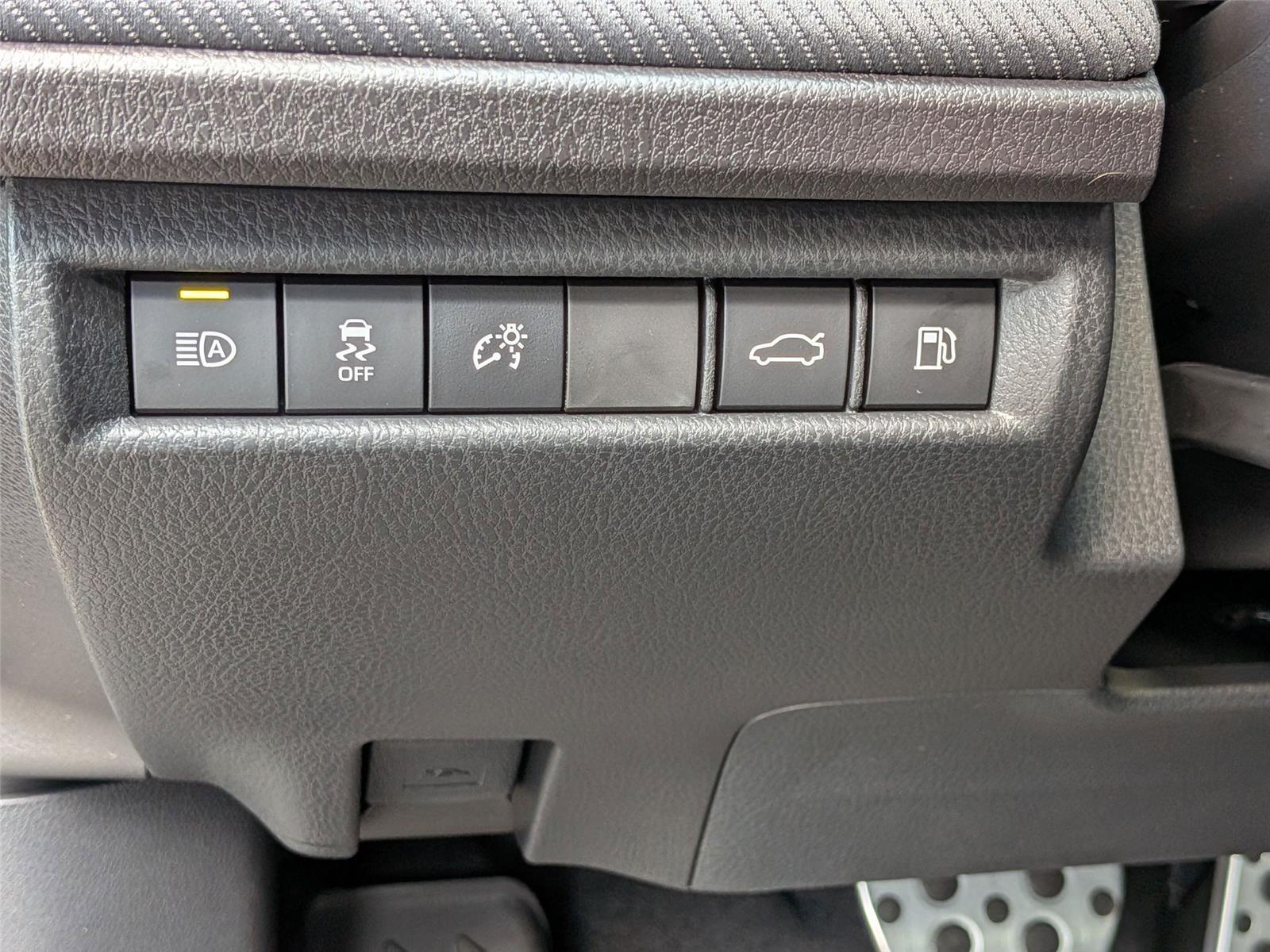 2025 Toyota Camry SE photo 16