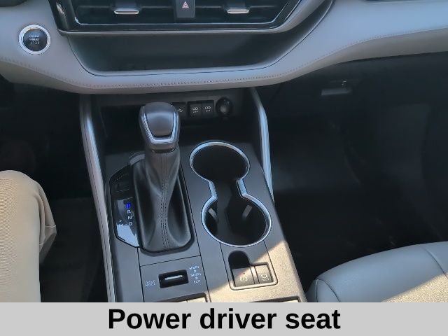 2021 Toyota Highlander XLE photo 3