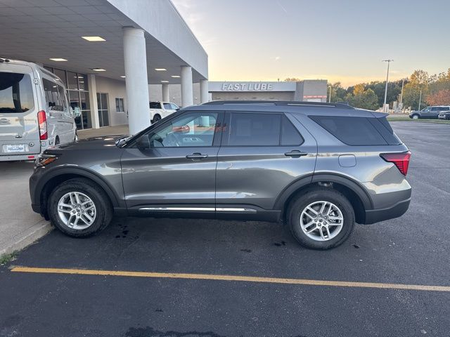 2025 Ford Explorer photo 4