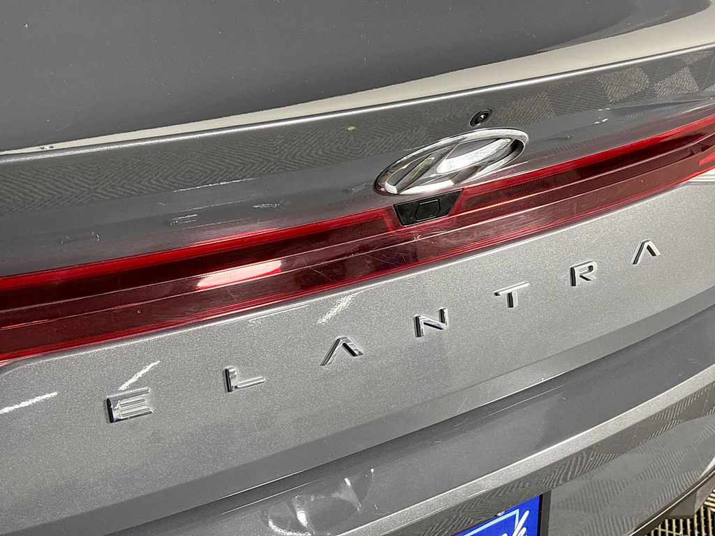 2023 Hyundai Elantra SEL photo 22