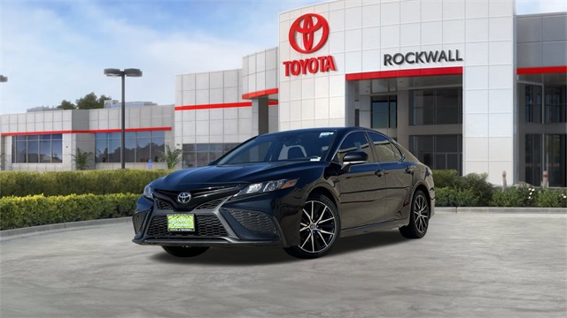 2021 Toyota Camry SE's photo
