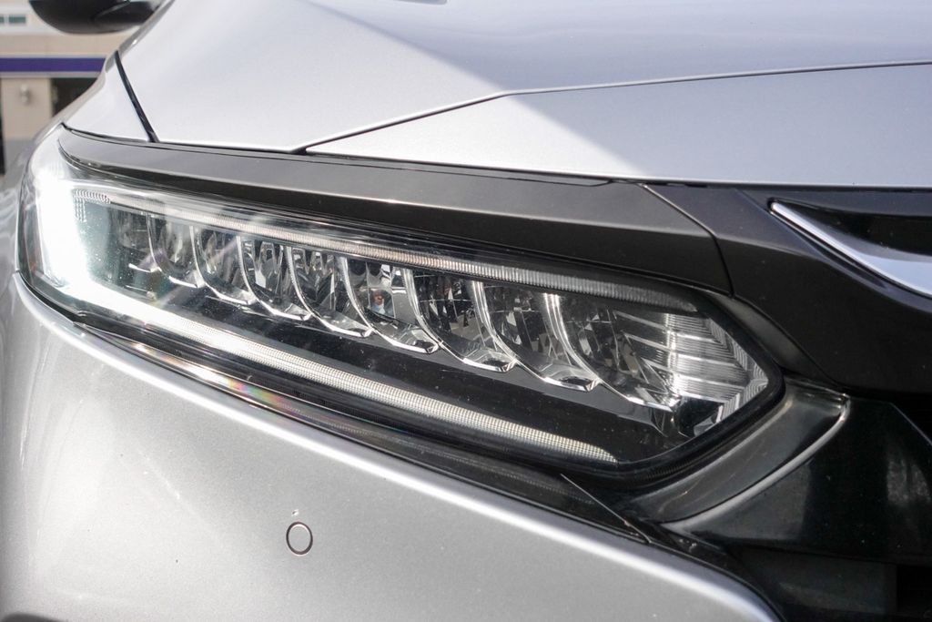 2020 Honda Accord Touring 2.0T photo 2