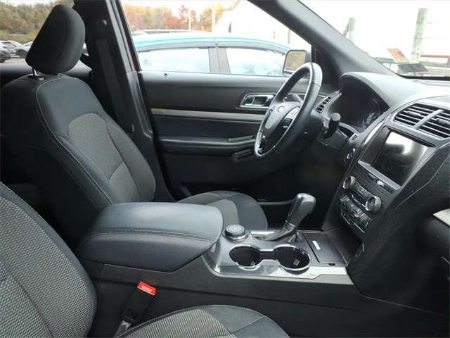 2019 Ford Explorer XLT photo 4